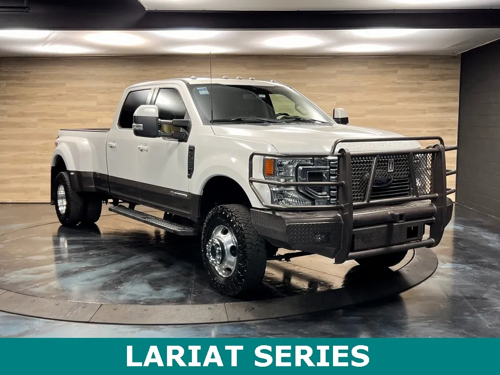 2022 Ford F-350 Super Duty Lariat's photo