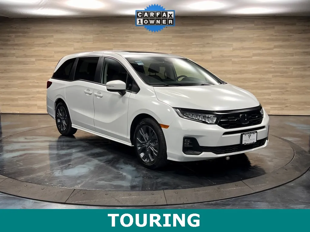 2025 Honda Odyssey Touring's photo