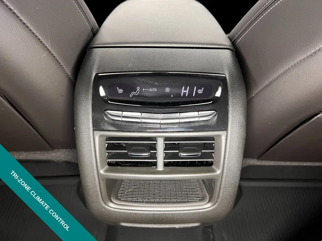 Cadillac XT5 photo 12