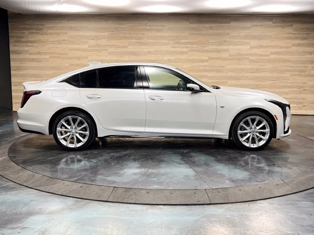 Cadillac CT5 photo 33