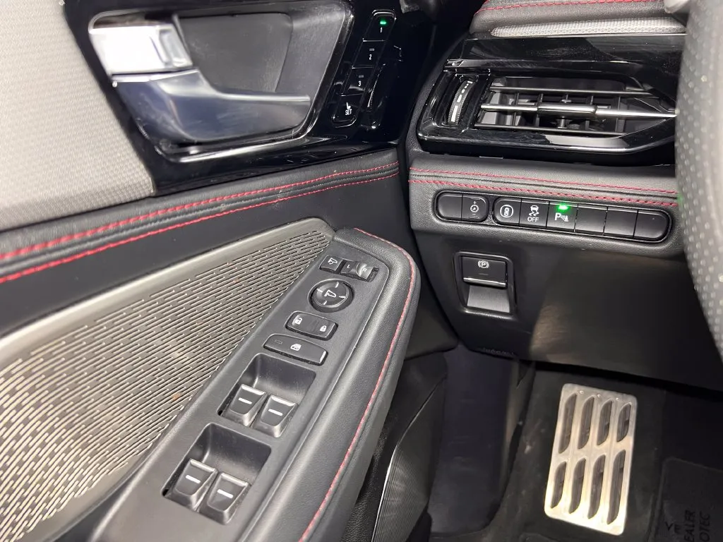 Acura MDX photo 16