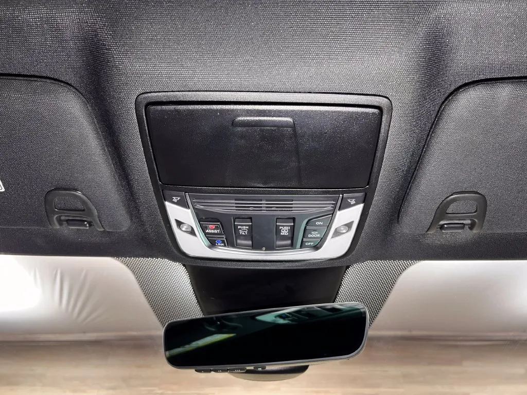 Acura MDX photo 17