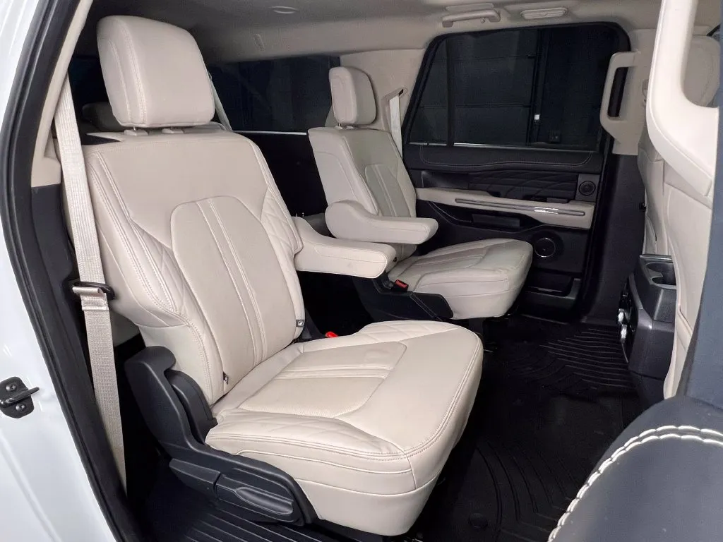 Ford Expedition MAX photo 29