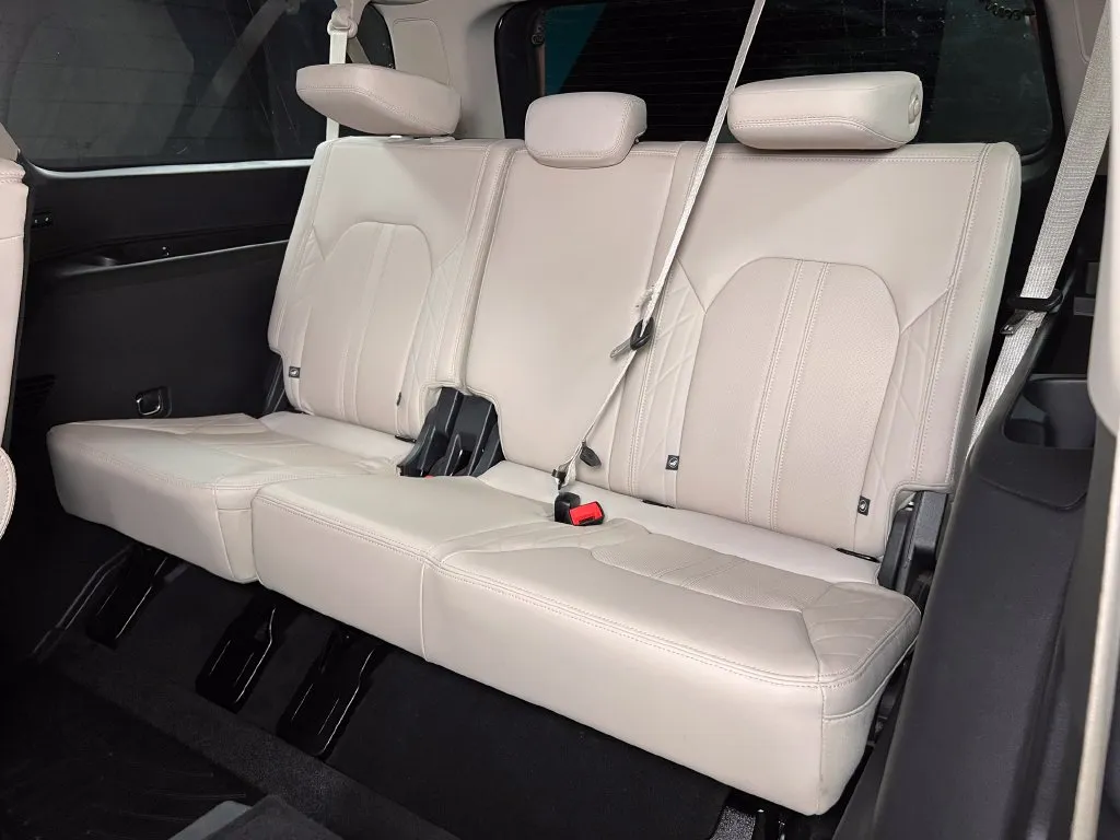 Ford Expedition MAX photo 23