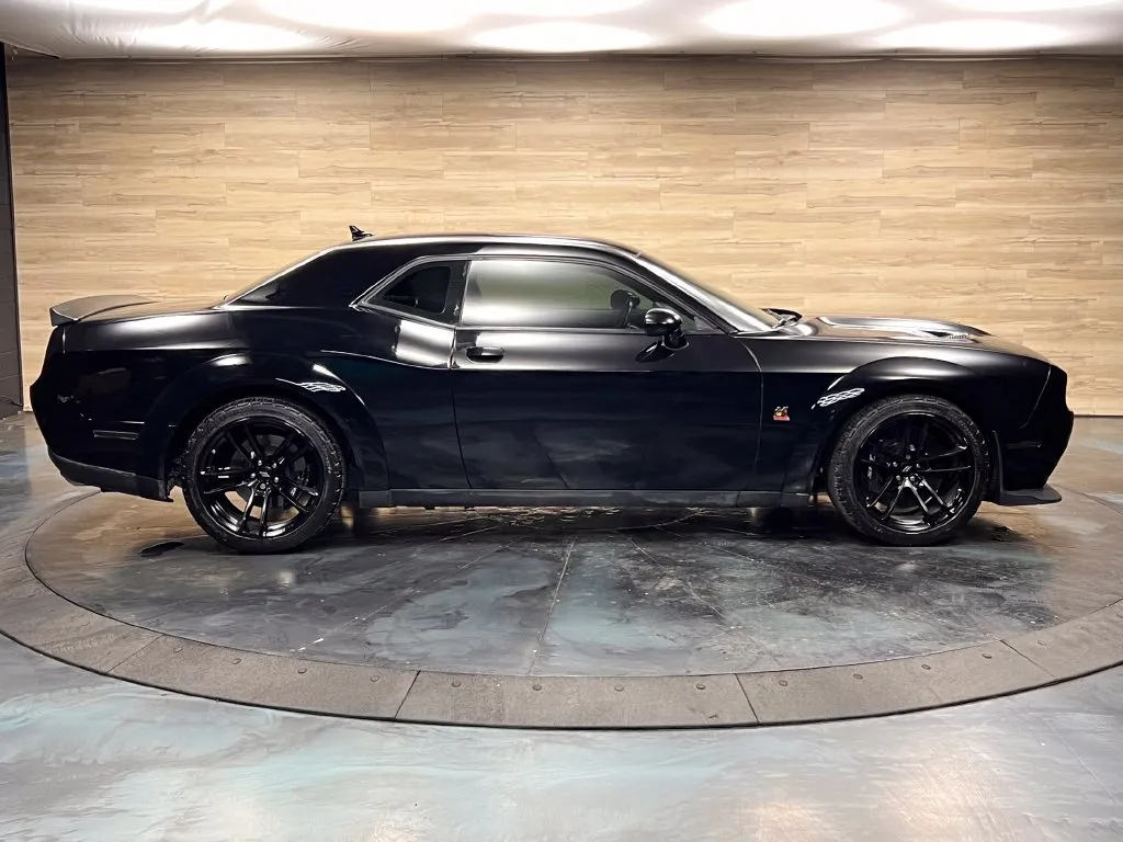 Dodge Challenger photo 30