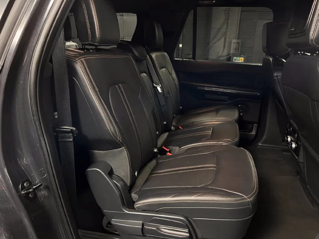 Ford Expedition MAX photo 16