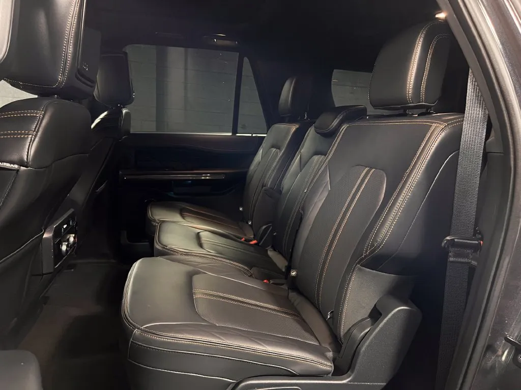 Ford Expedition MAX photo 23