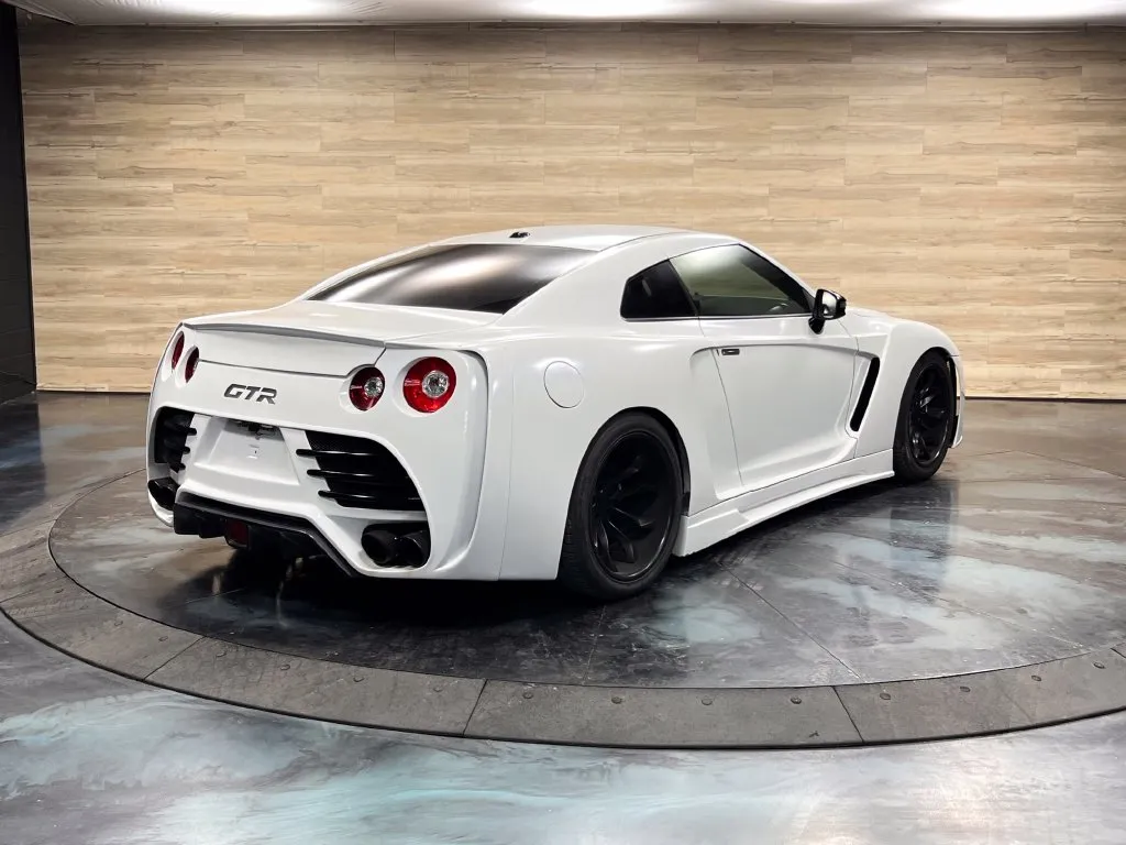 Nissan GT-R photo 14