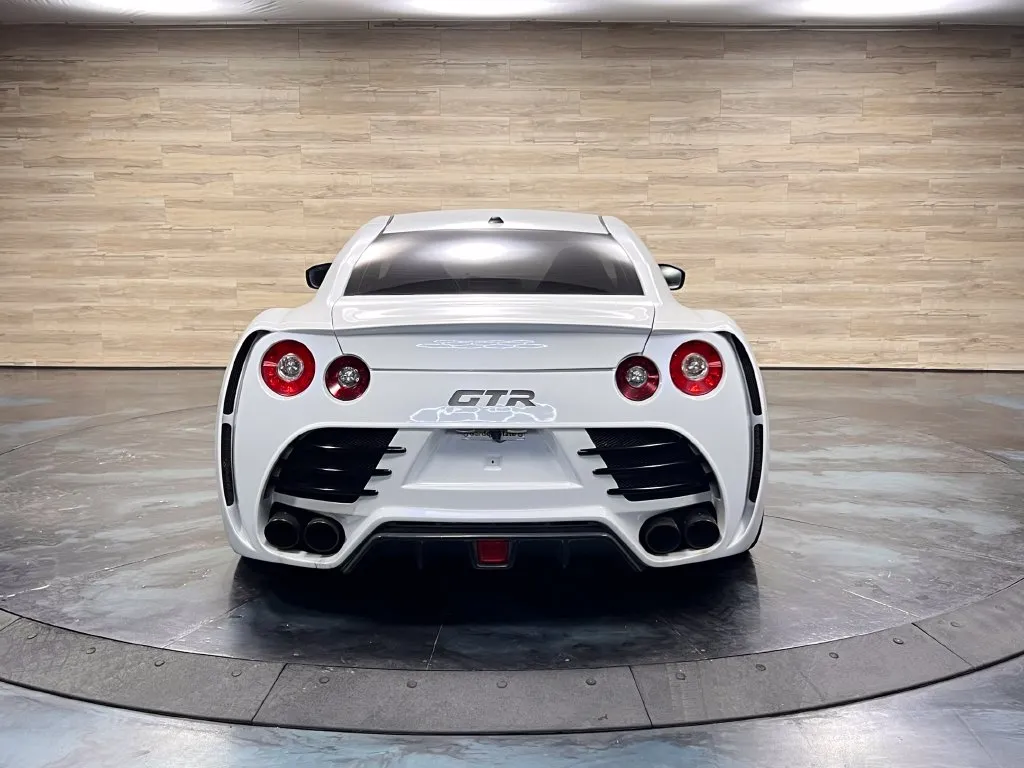 Nissan GT-R photo 13