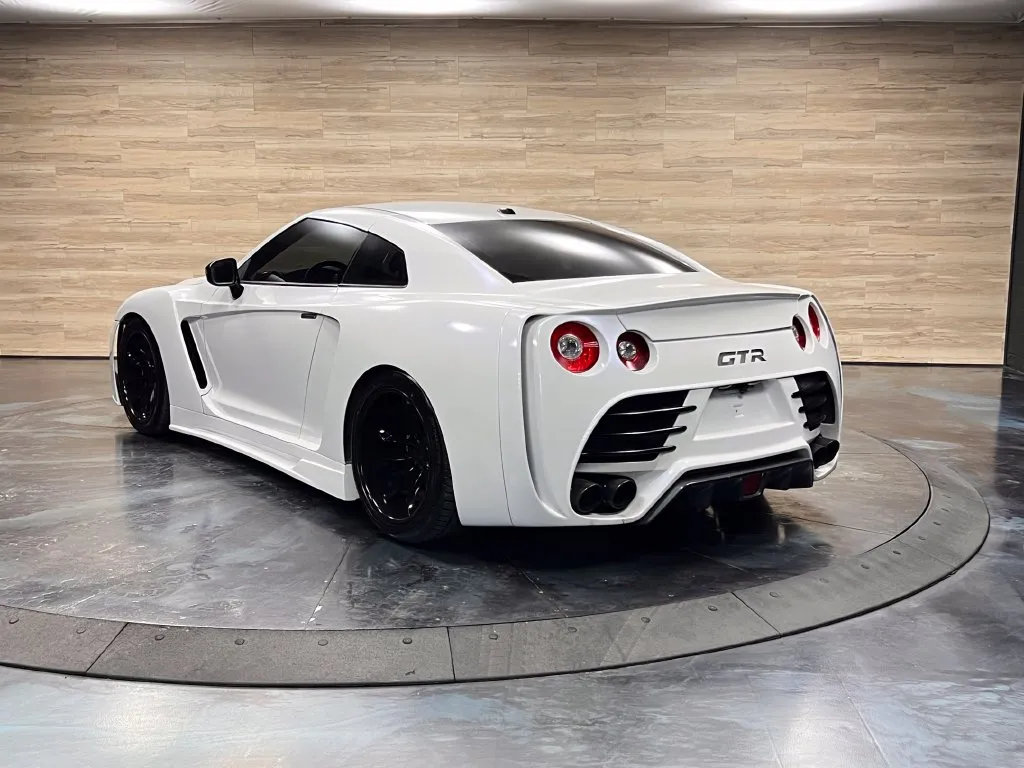 Nissan GT-R photo 12