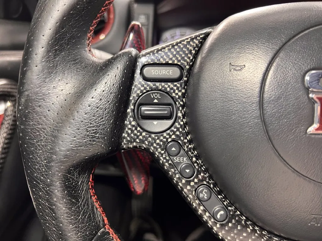 Nissan GT-R photo 18