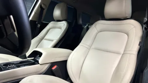 More photos of 2025 Lincoln Corsair Premiere at Parkline Motors, UT