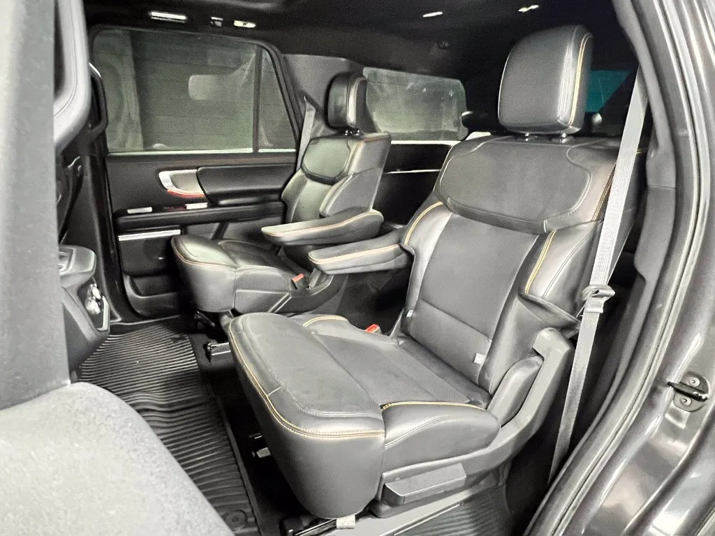 Ford Expedition photo 18