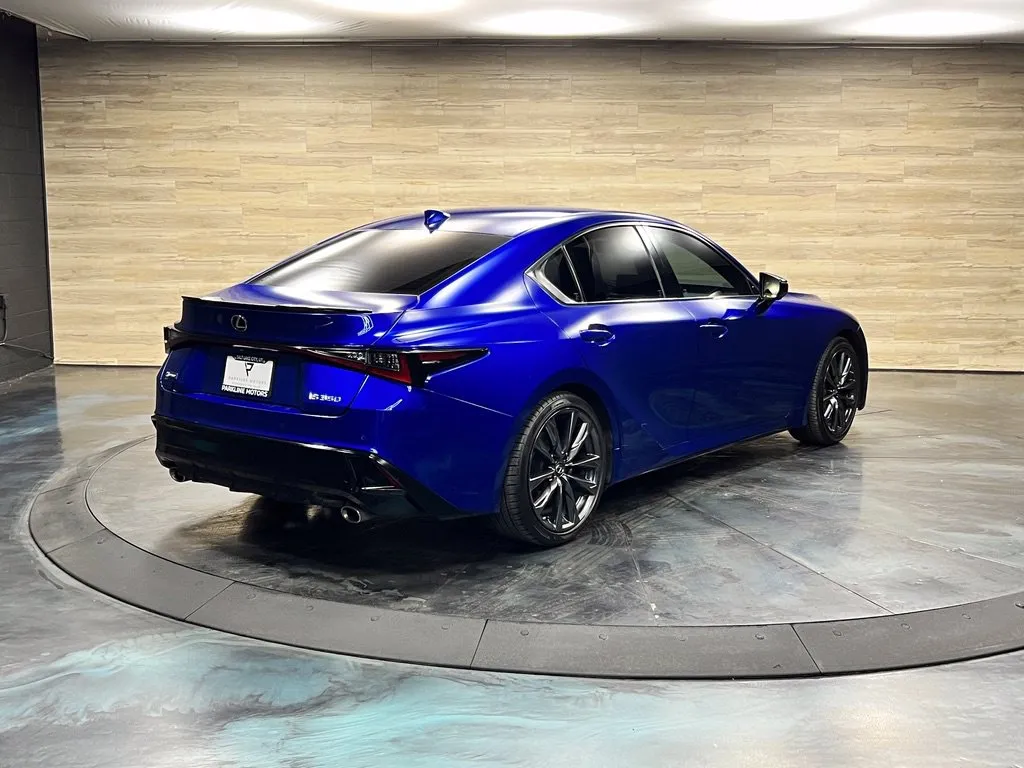 Lexus IS photo 17