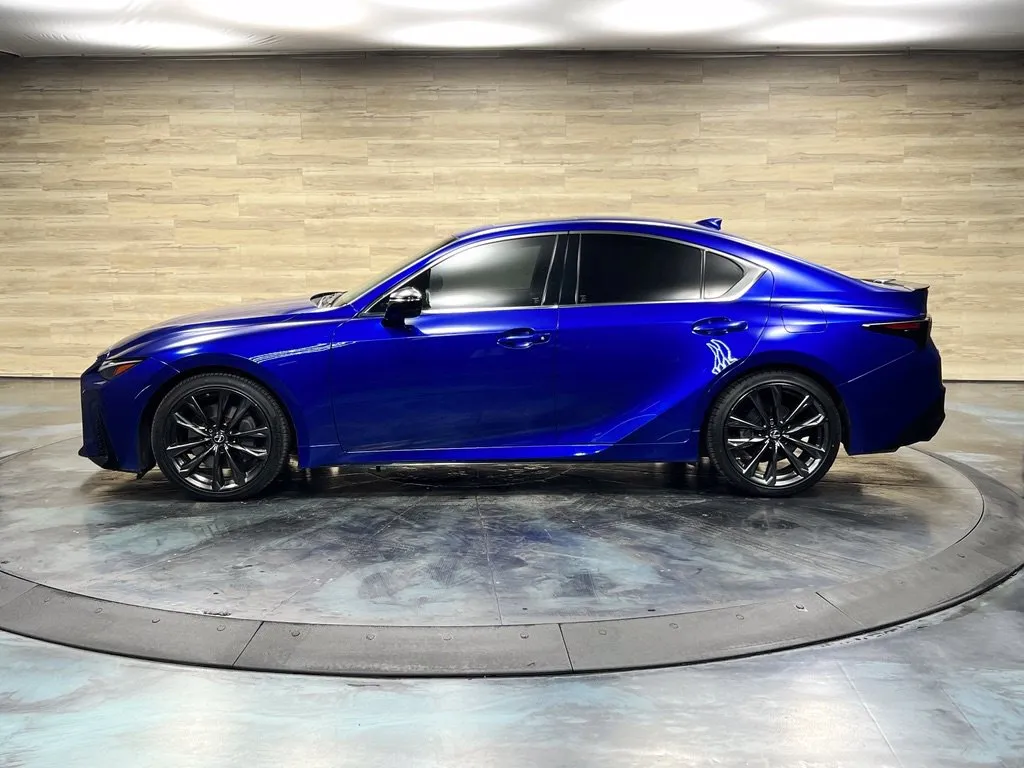 Lexus IS photo 11