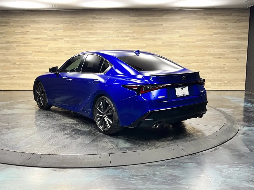 Lexus IS photo 13