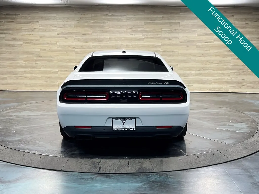 Dodge Challenger photo 18