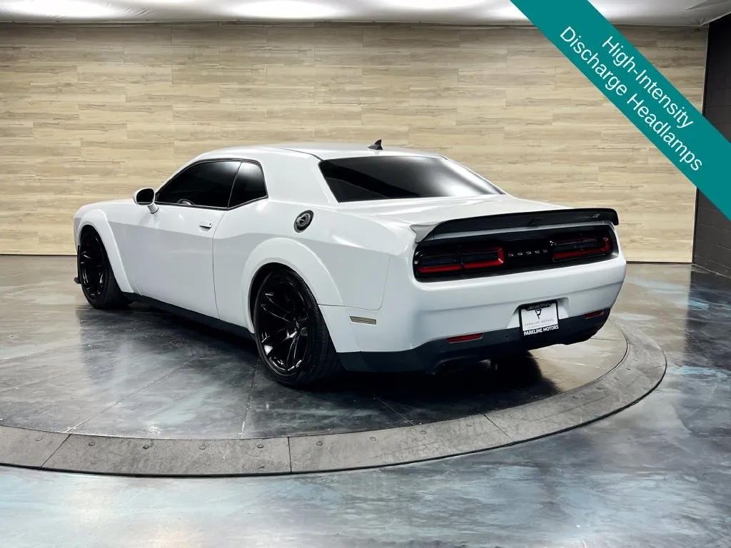 Dodge Challenger photo 13