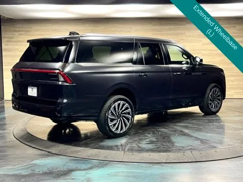 Lincoln Navigator L photo 12