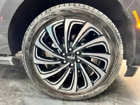 Lincoln Navigator L photo 26