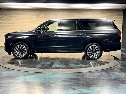 Lincoln Navigator L photo 24