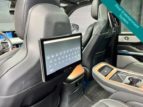 Lincoln Navigator L photo 17