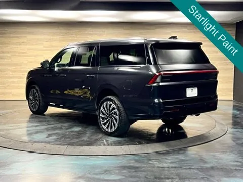 Lincoln Navigator L photo 15