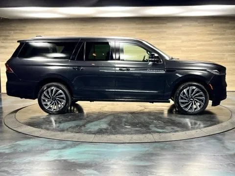 Lincoln Navigator L photo 21