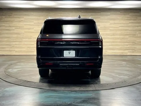 Lincoln Navigator L photo 18