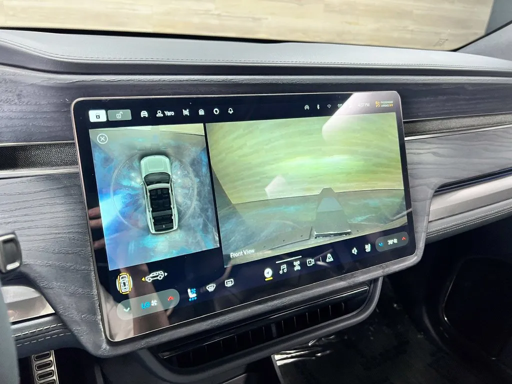 Rivian R1S photo 18