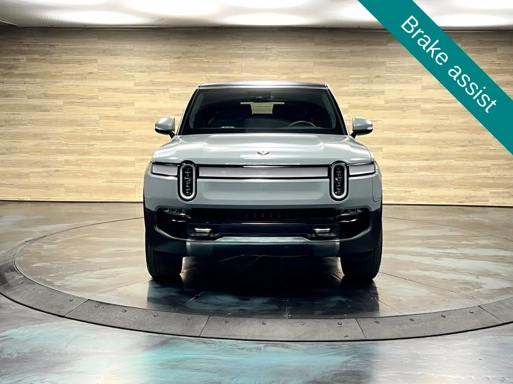 Rivian R1S photo 8