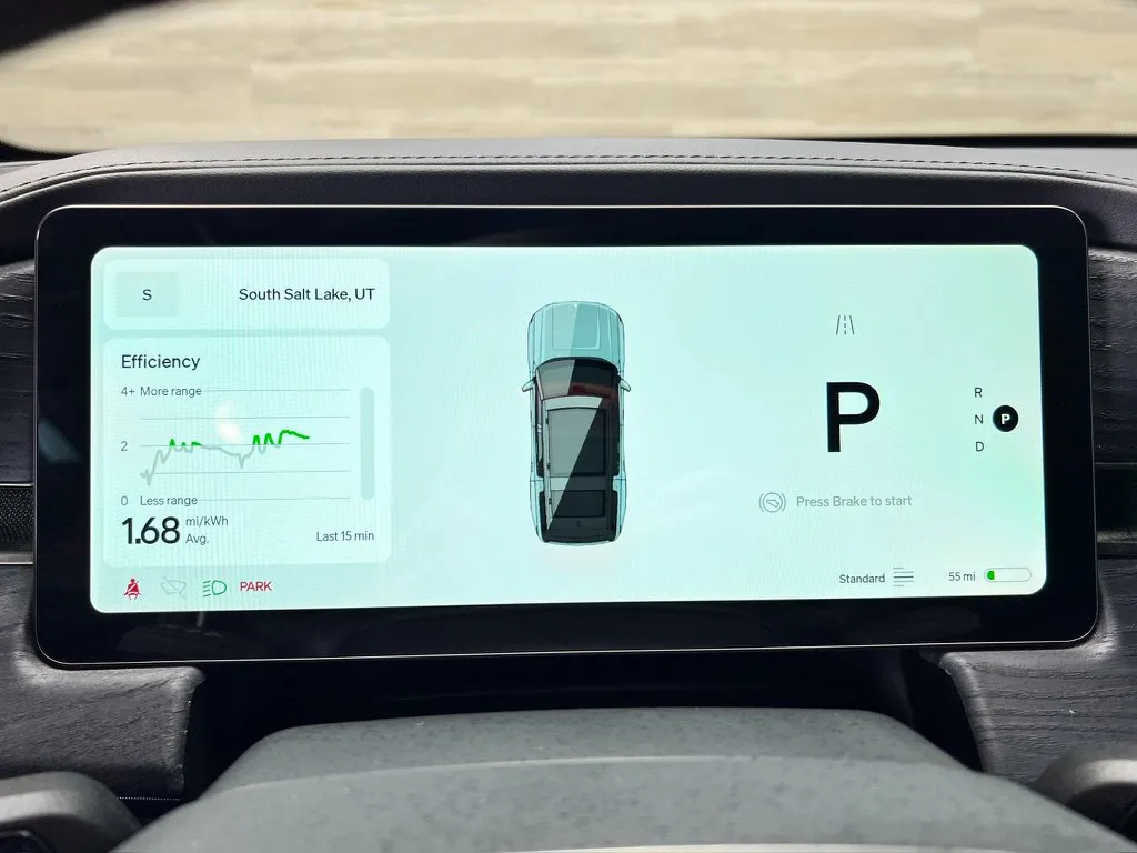 Rivian R1S photo 28