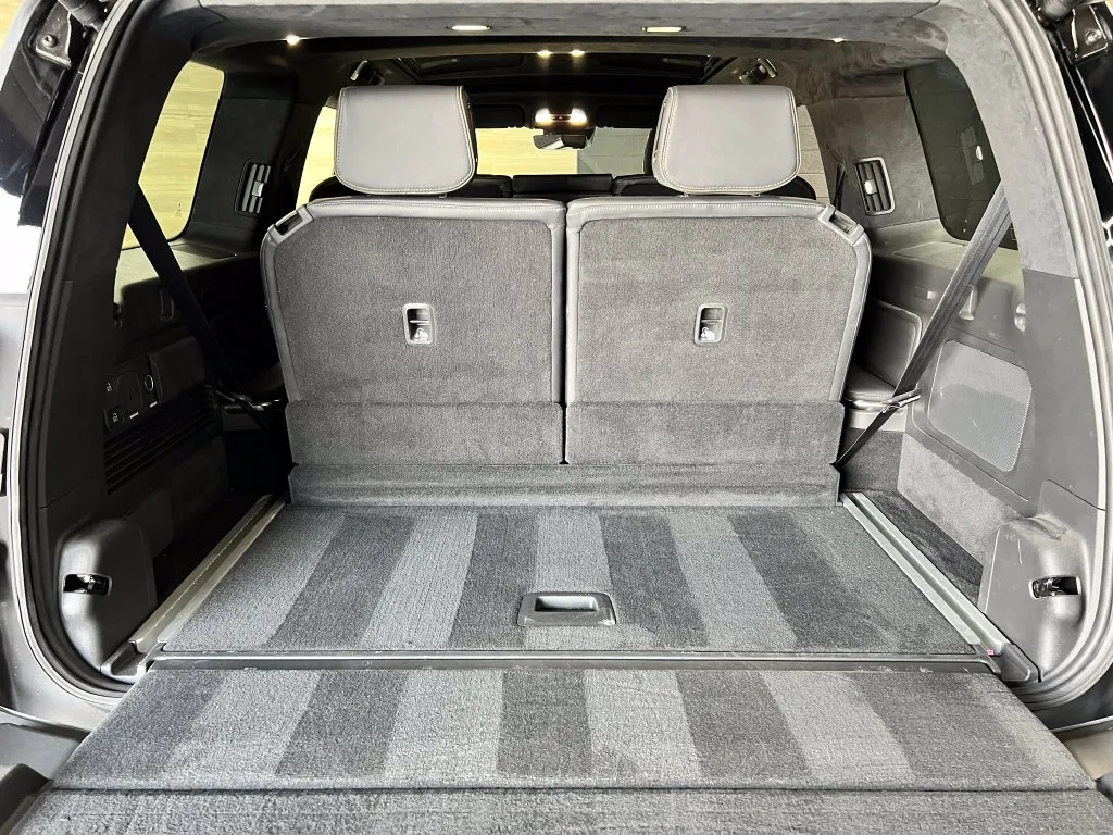Rivian R1S photo 20