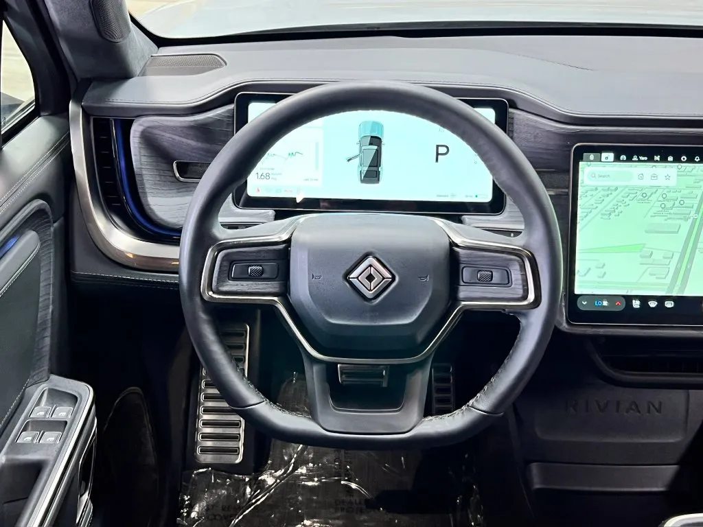 Rivian R1S photo 24