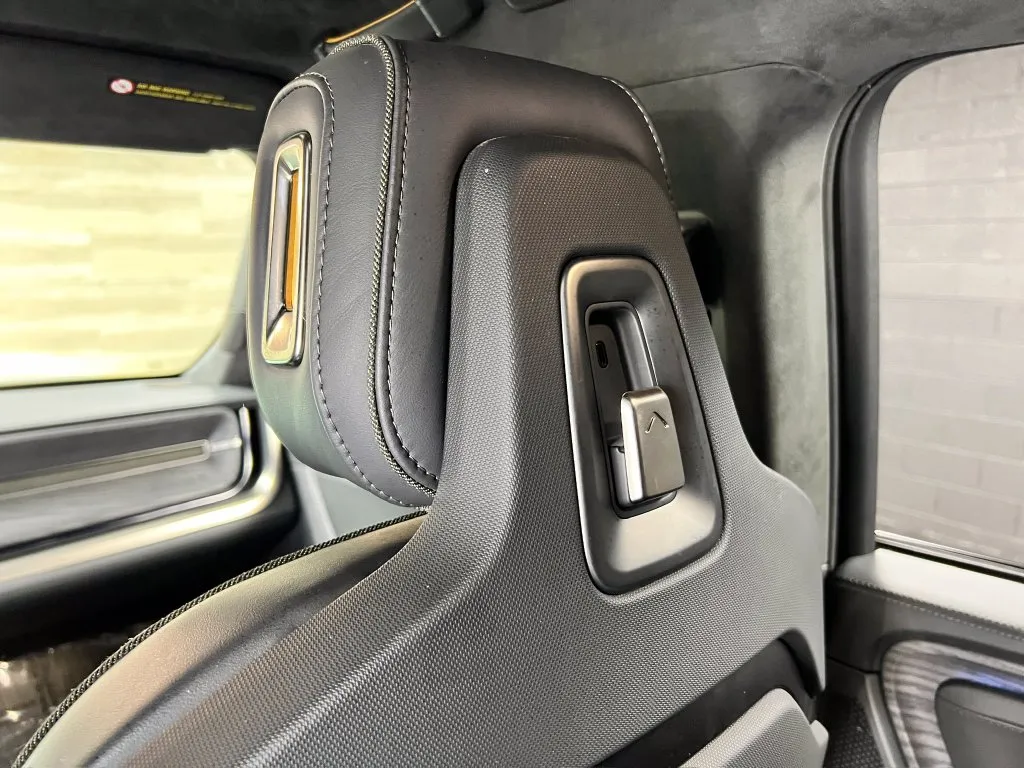 Rivian R1S photo 27