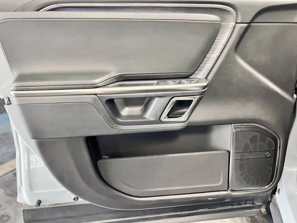 Rivian R1S photo 21