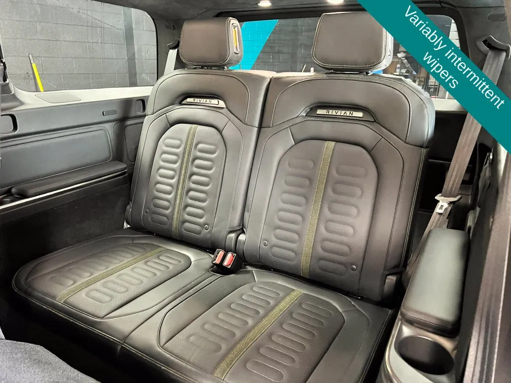 Rivian R1S photo 14