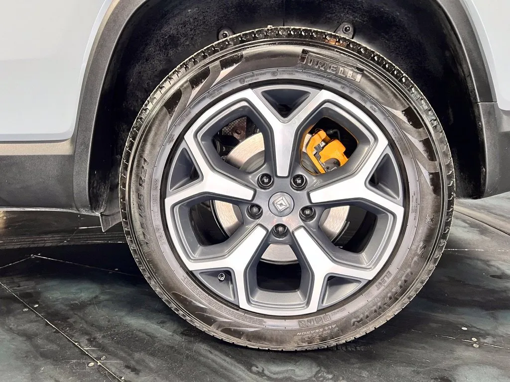 Rivian R1S photo 26