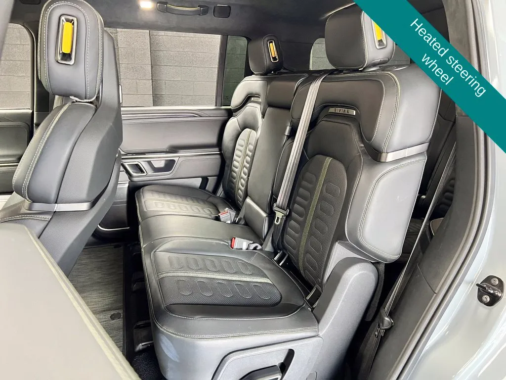 Rivian R1S photo 11