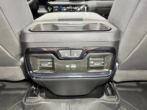 Chevrolet Silverado photo 22