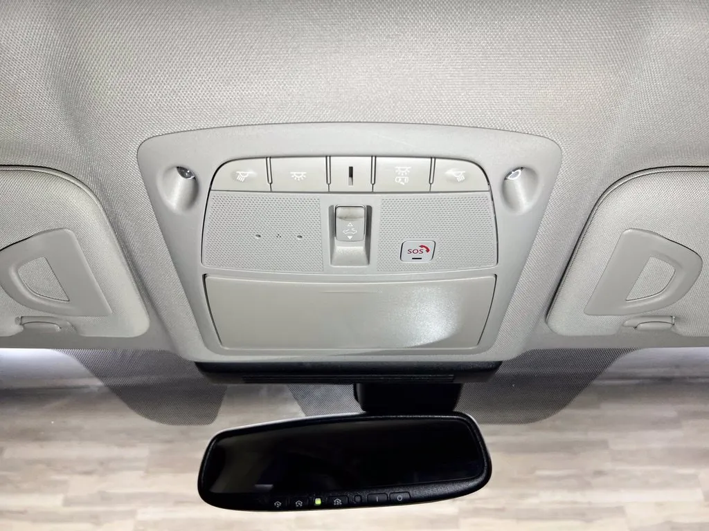 Infiniti Q50 photo 21