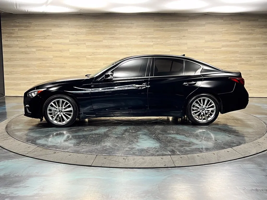 Infiniti Q50 photo 22