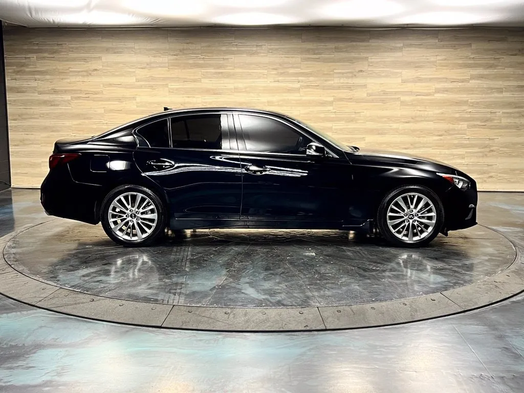 Infiniti Q50 photo 25