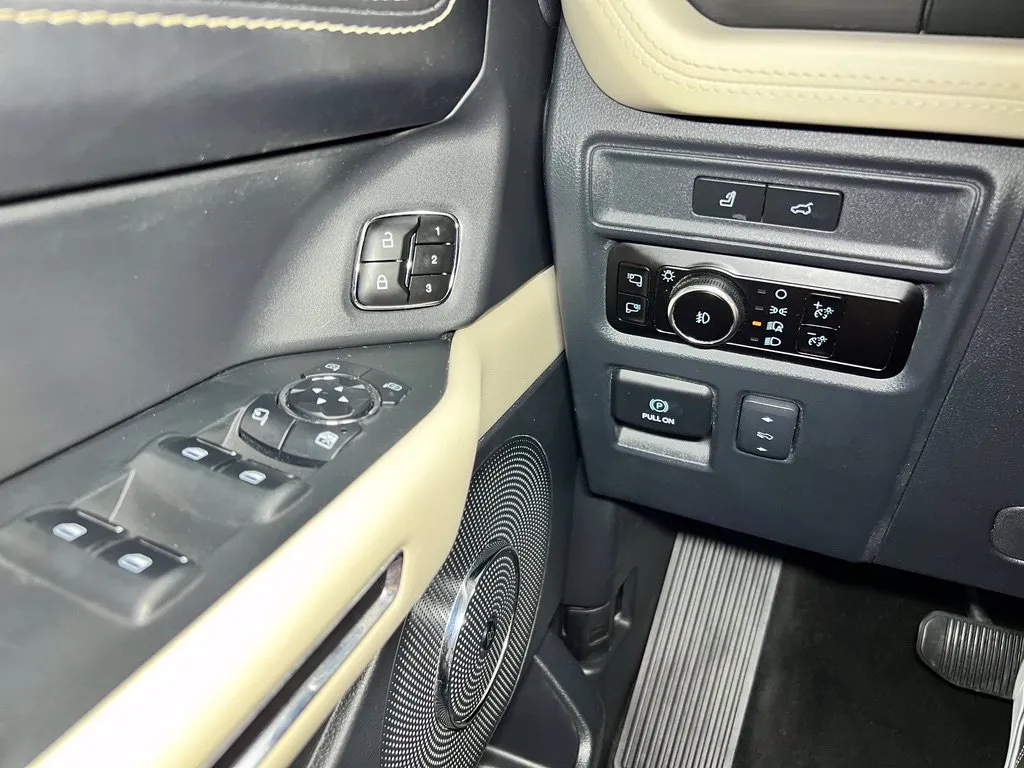 Ford Expedition MAX photo 24