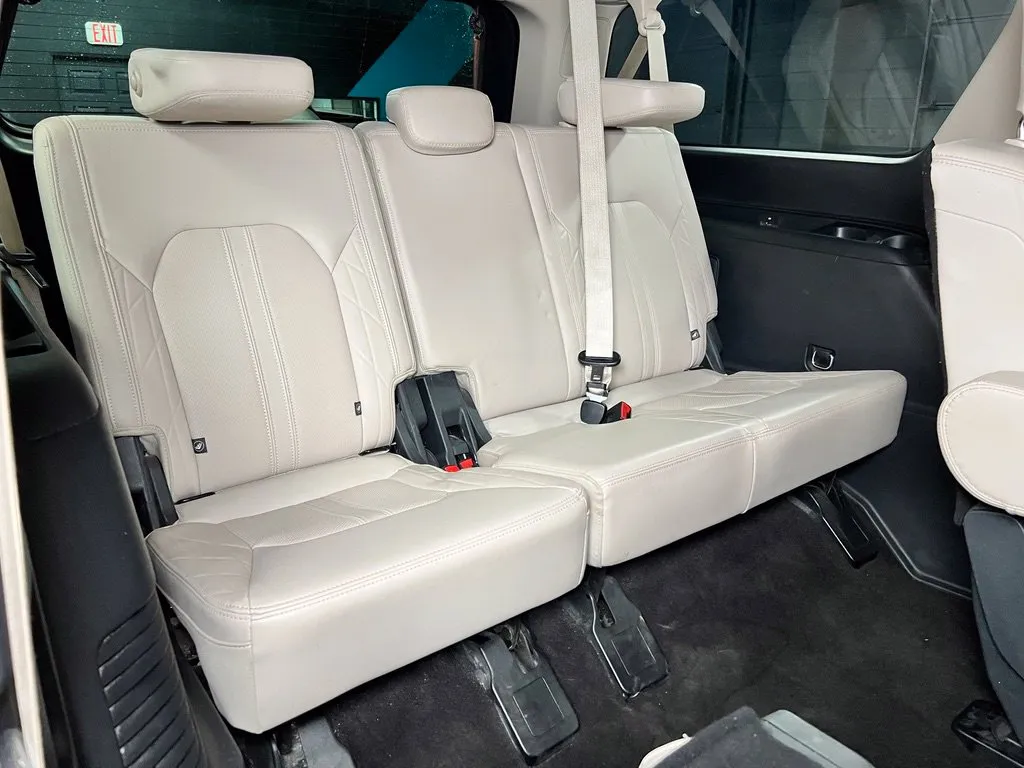 Ford Expedition MAX photo 21