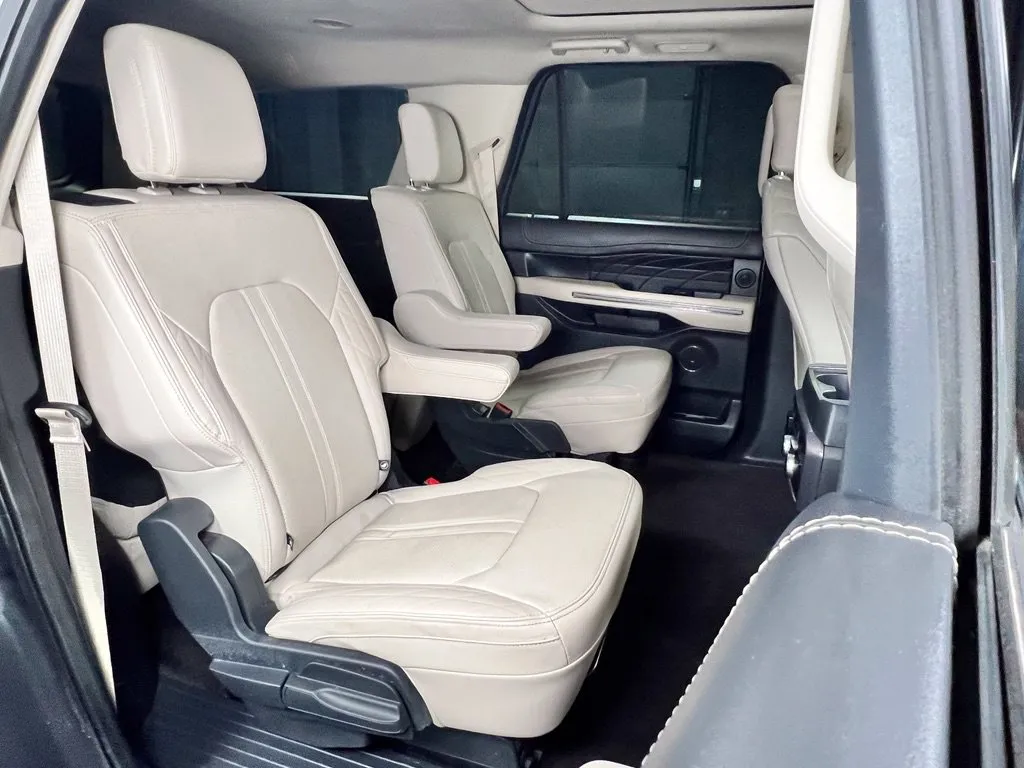 Ford Expedition MAX photo 17