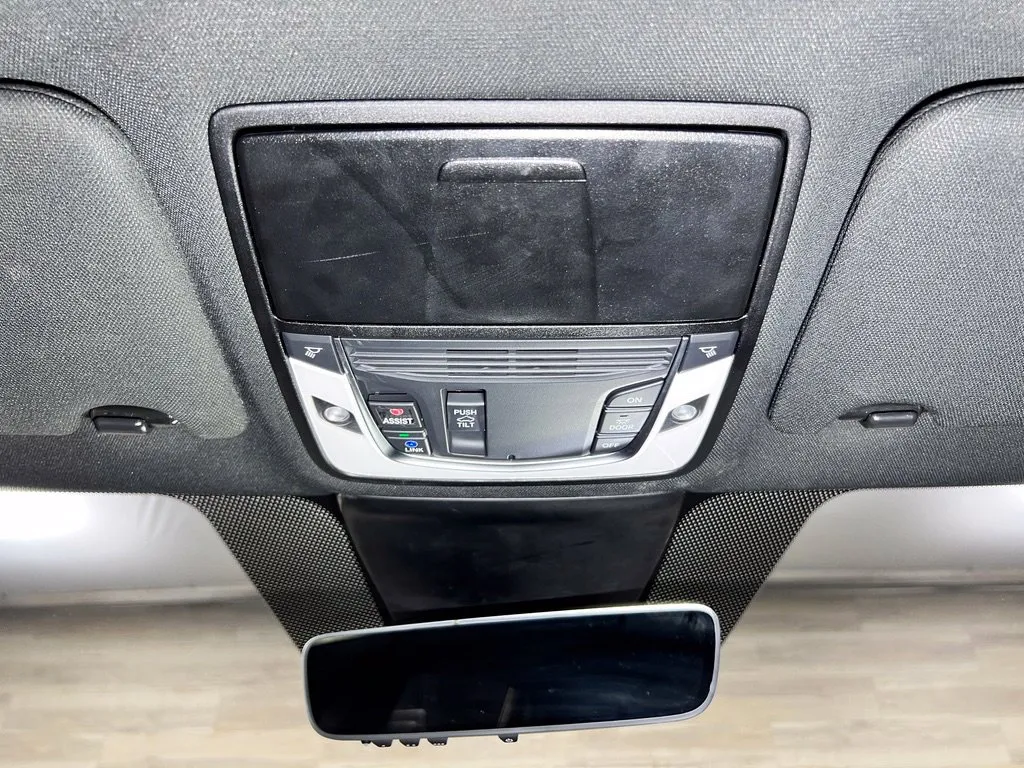 Acura TLX photo 21