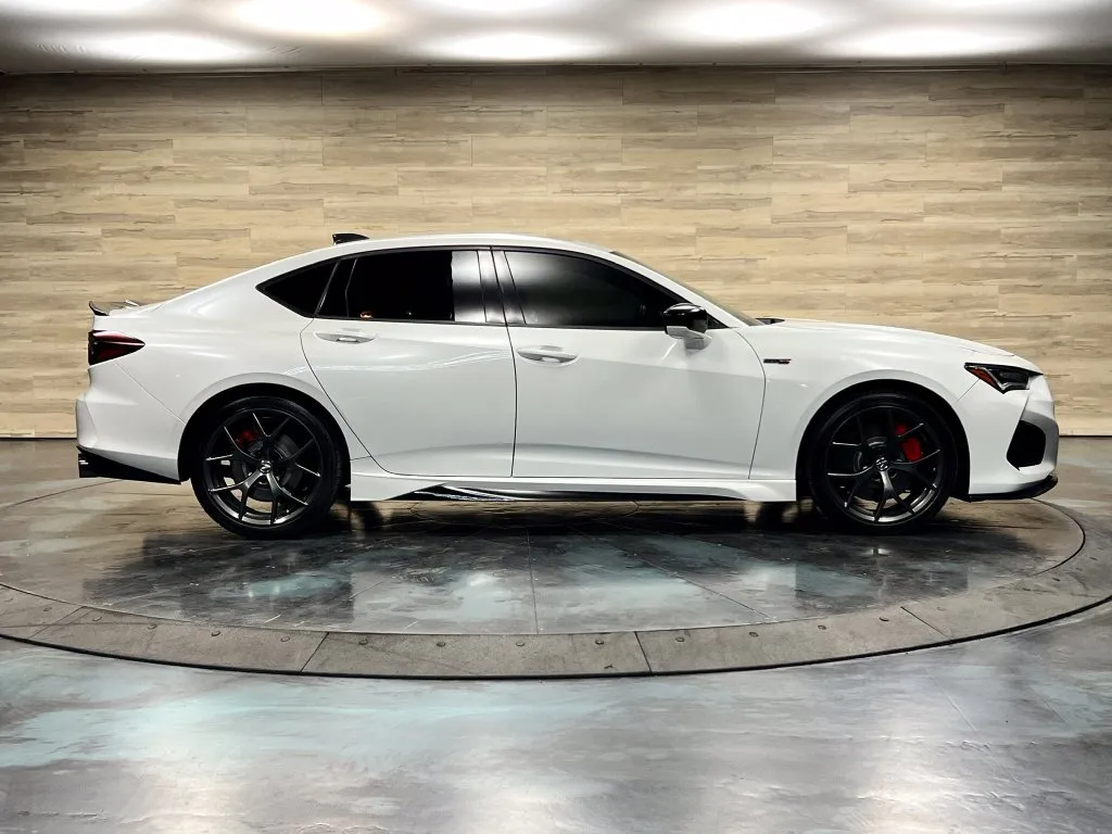 Acura TLX photo 20