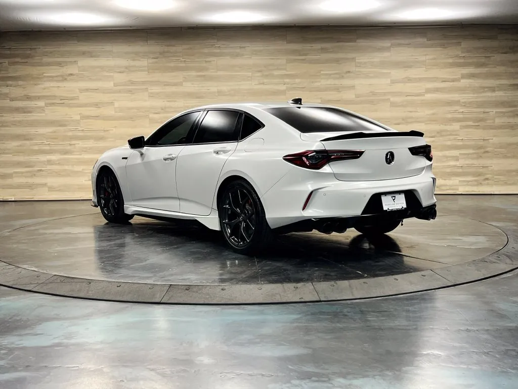 Acura TLX photo 14