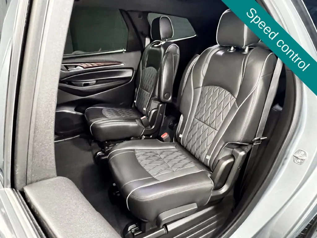 Buick Enclave photo 16